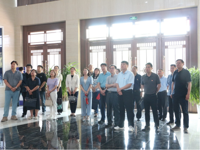协会党支部参加赴济阳开发区总部交流学习主题党日