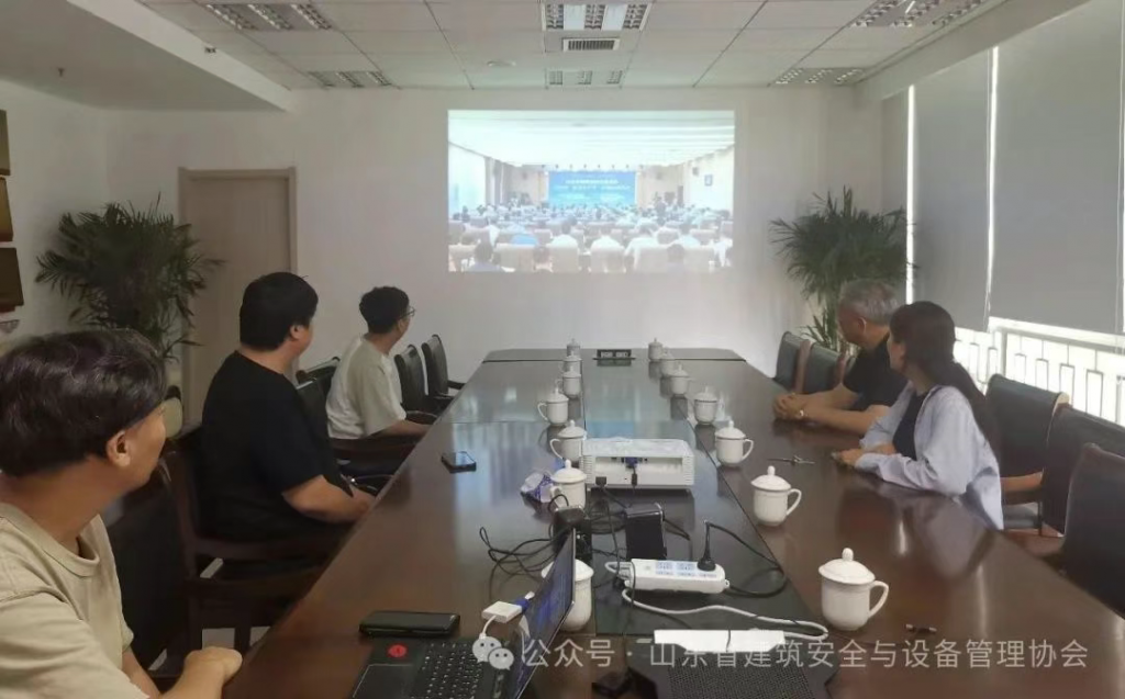 协会组织会员单位收看“安全生产月”活动启动仪式