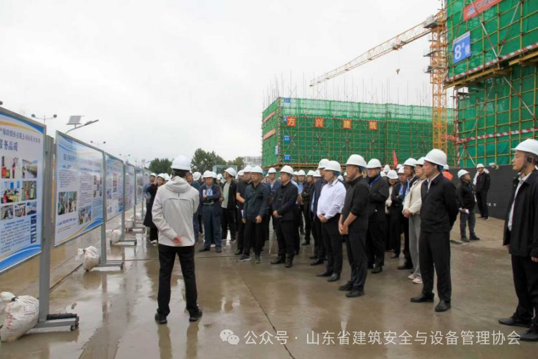 参加全省建筑施工安责险推进交流活动代表现场听取安责险工作情况汇报