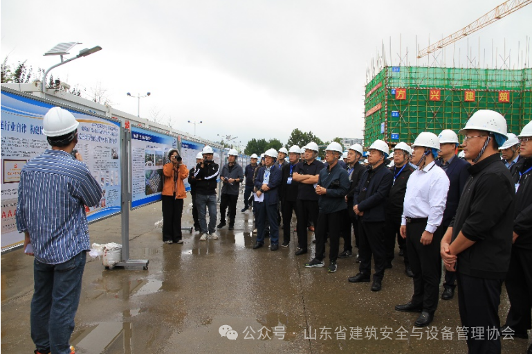 参加全省建筑施工安责险推进交流活动代表现场听取安责险工作情况汇报
